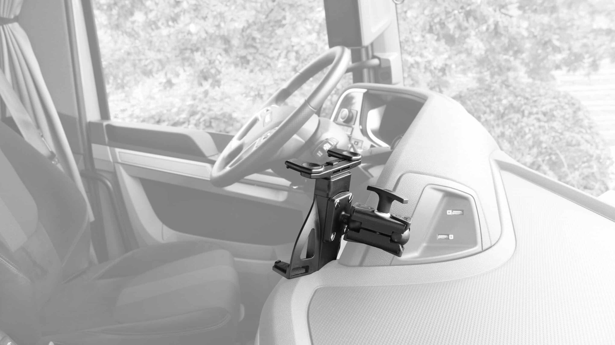 Display Einbauset für Tatra Phoenix ab Bj.´24 mit universaler Tablethalterung